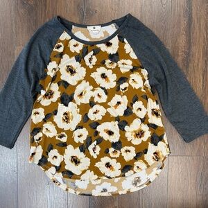 Betsey’s Boutique 3/4 sleeve floral top SZ SM